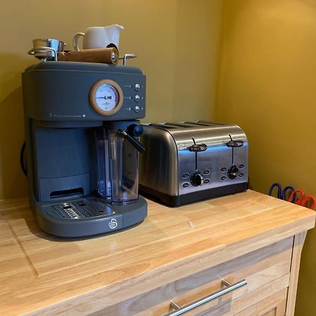 Min-Y-Fford Sleeps 6 Plus Pet Newport  Esterno foto