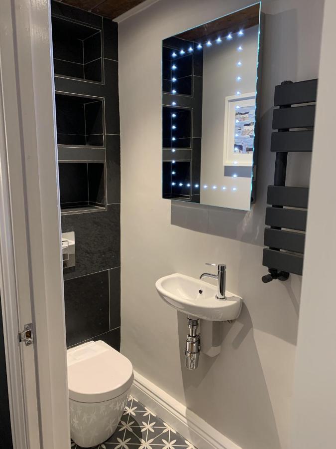 Min-Y-Fford Sleeps 6 Plus Pet Newport  Esterno foto