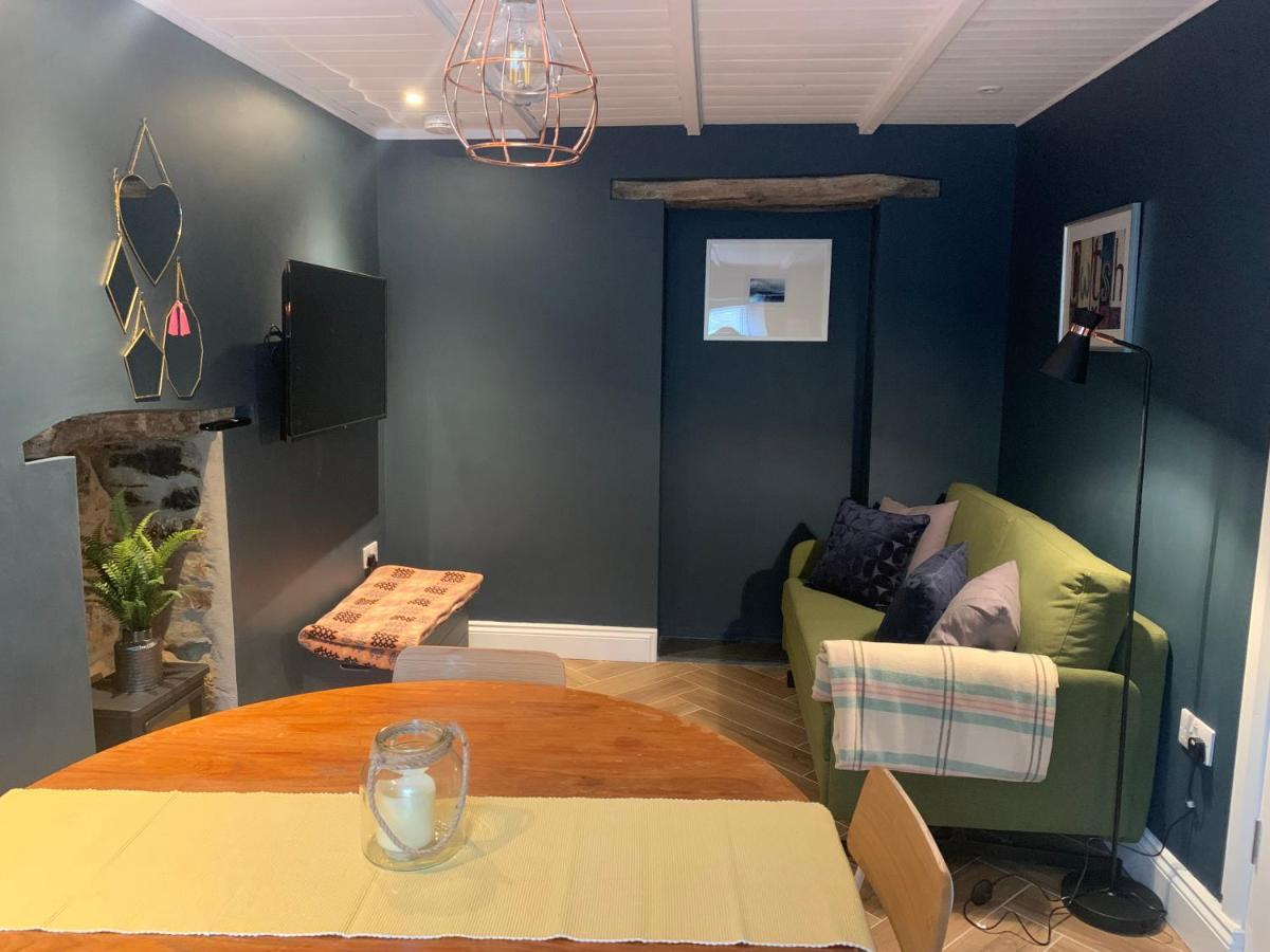 Min-Y-Fford Sleeps 6 Plus Pet Newport  Esterno foto