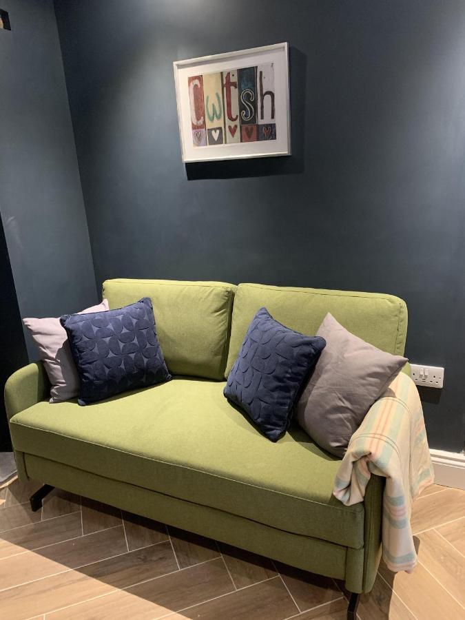 Min-Y-Fford Sleeps 6 Plus Pet Newport  Esterno foto
