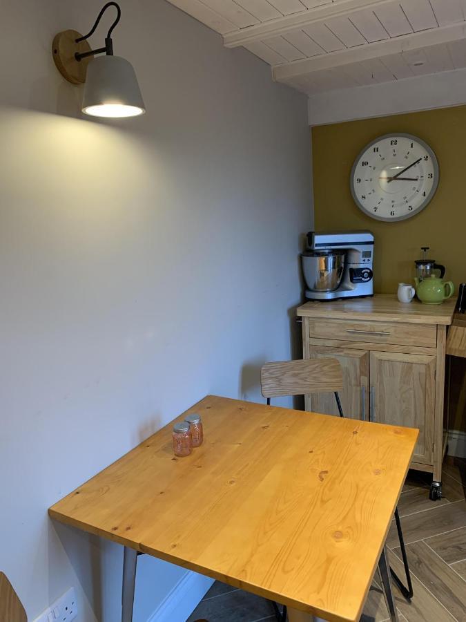 Min-Y-Fford Sleeps 6 Plus Pet Newport  Esterno foto