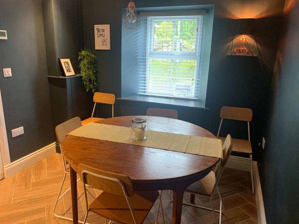 Min-Y-Fford Sleeps 6 Plus Pet Newport  Esterno foto