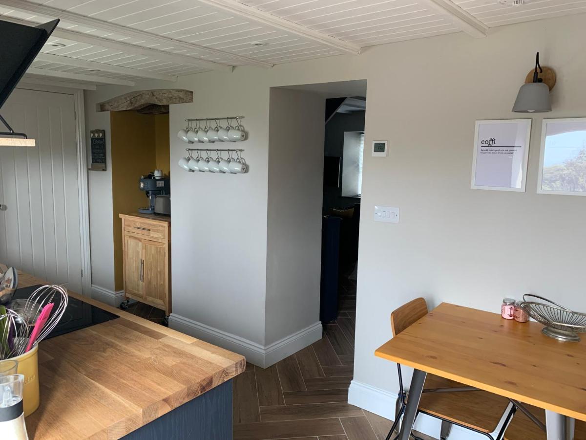 Min-Y-Fford Sleeps 6 Plus Pet Newport  Esterno foto