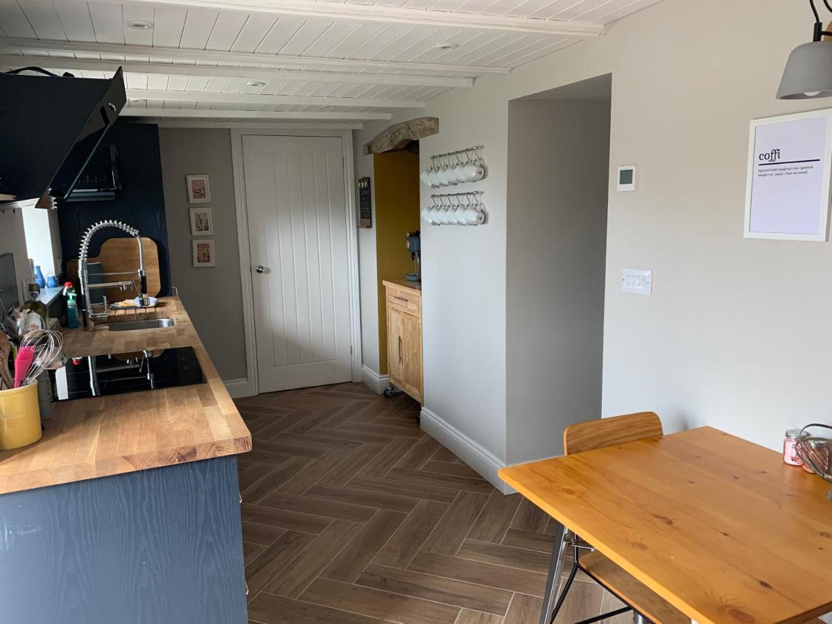 Min-Y-Fford Sleeps 6 Plus Pet Newport  Esterno foto