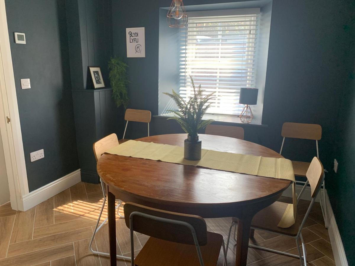 Min-Y-Fford Sleeps 6 Plus Pet Newport  Esterno foto
